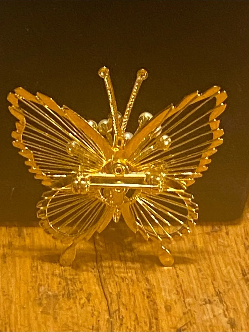 Vintage Gold Tone 3D Wirework Butterfly Brooch with Faux Pearl Cluster Burst